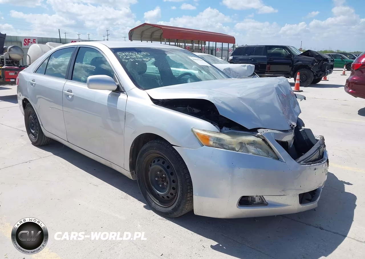2010 Toyota Camry Le – zdjęcie 1 z 17