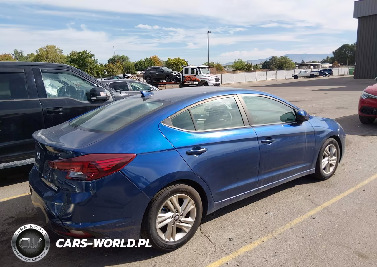 2020 Hyundai Elantra Sel VIN:5NPD84LF8LH560759 - 4