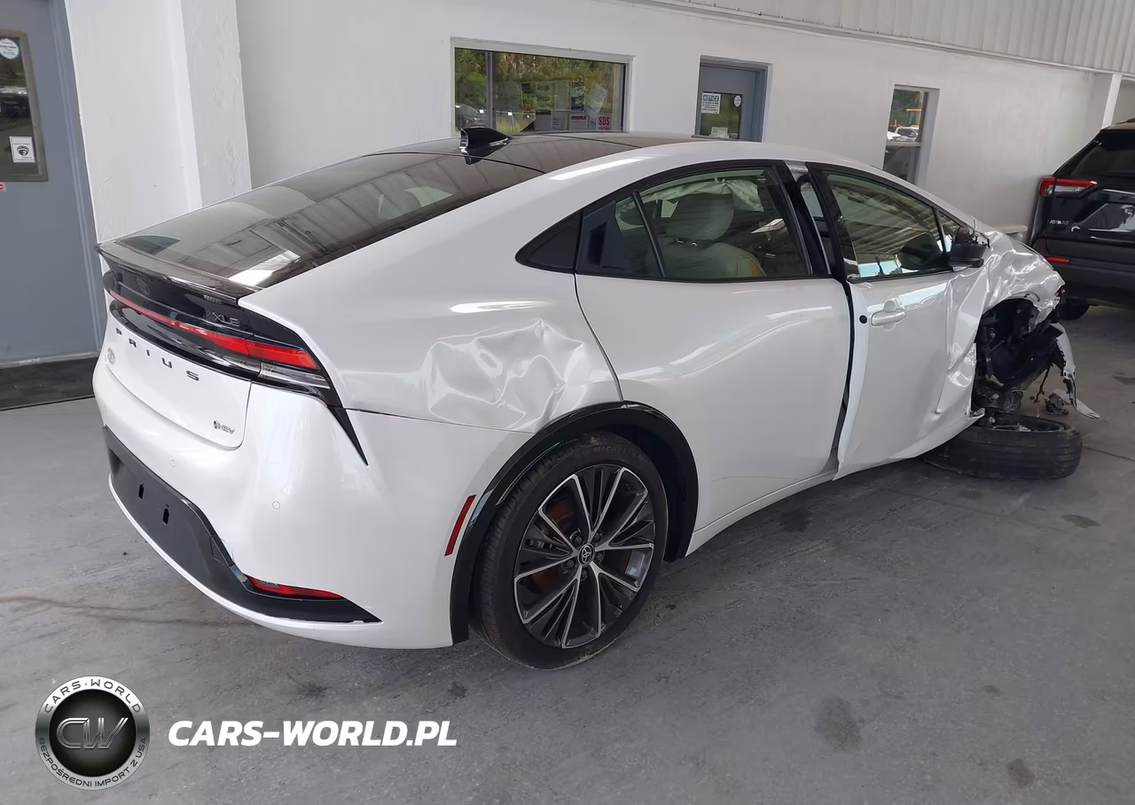 2024 Toyota Prius Xle VIN:JTDACAAU2R3048582 - 4