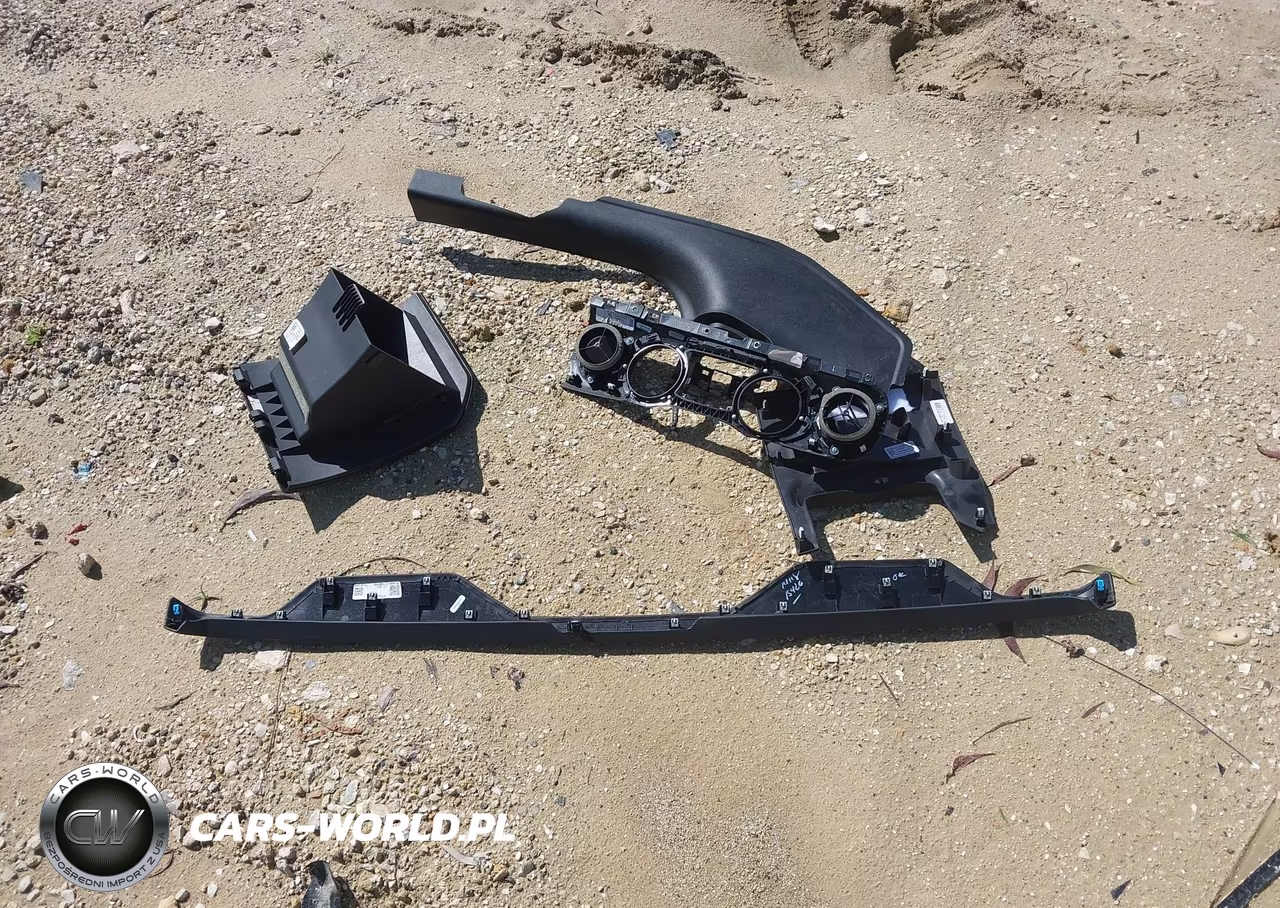 2020 Jeep Wrangler Unlimited Sahara 4X4 VIN:1C4HJXEN8LW128825 - 12