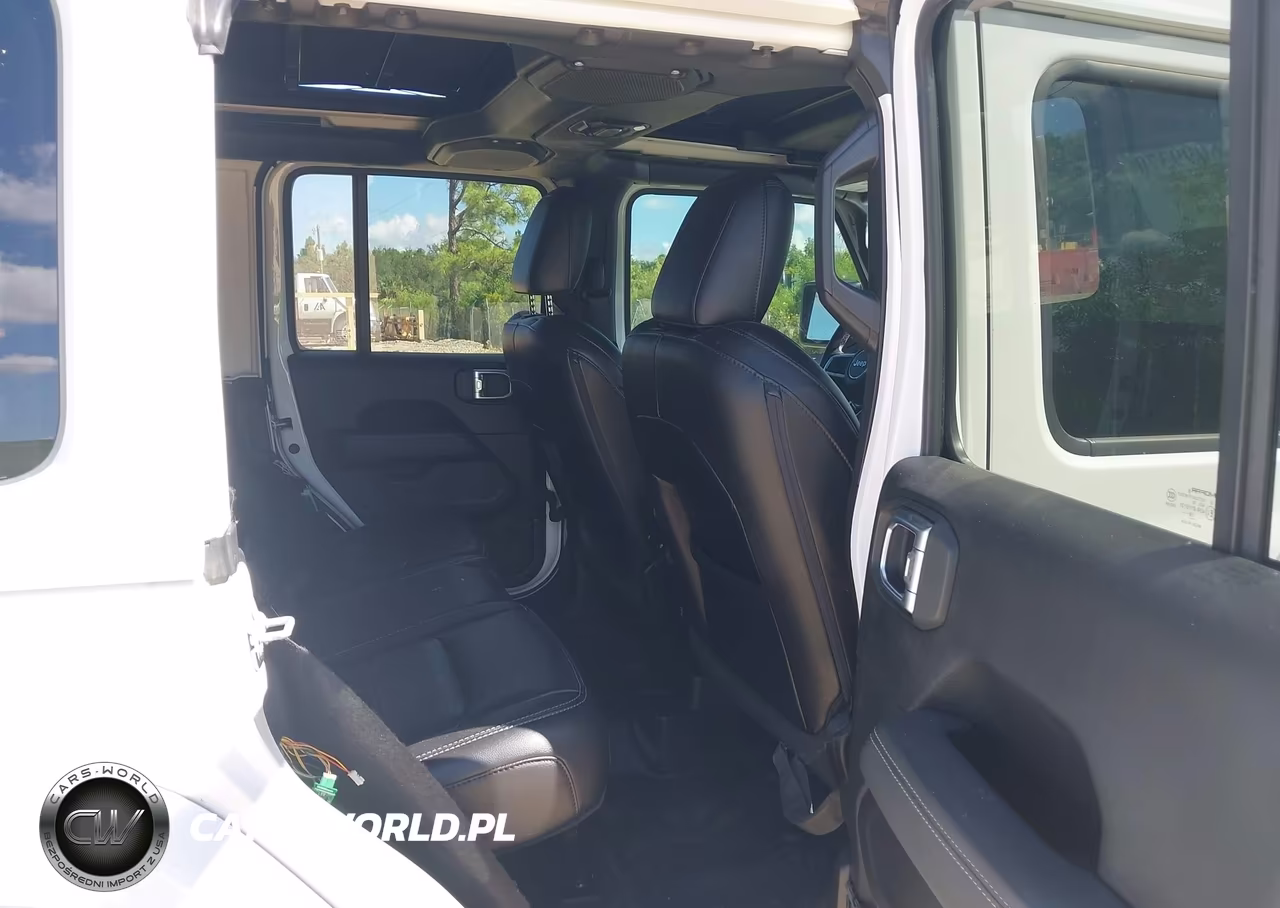 2020 Jeep Wrangler Unlimited Sahara 4X4 VIN:1C4HJXEN8LW128825 - 8