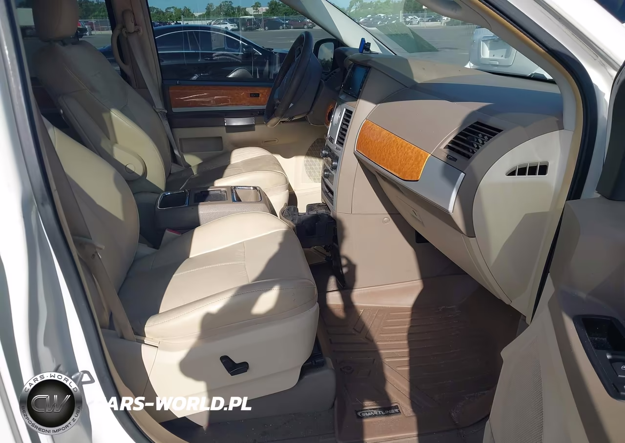 2010 Chrysler Town & Country Limited VIN:2A4RR6DX8AR215411 - 5