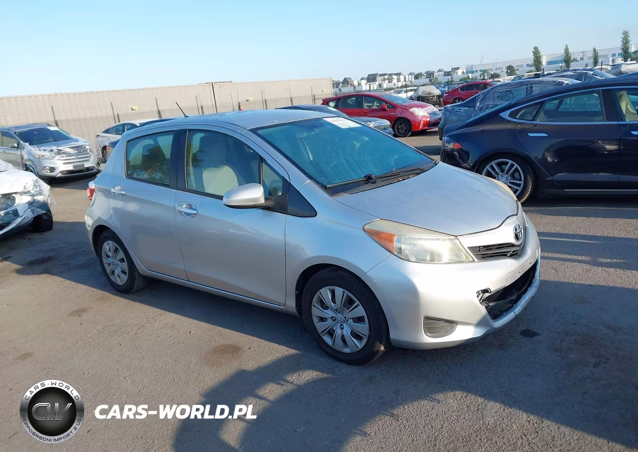 2013 Toyota Yaris Le – zdjęcie 1 z 18
