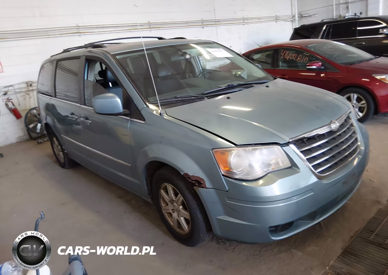 2010 Chrysler Town & Country Touring Plus – zdjęcie 1 z 11