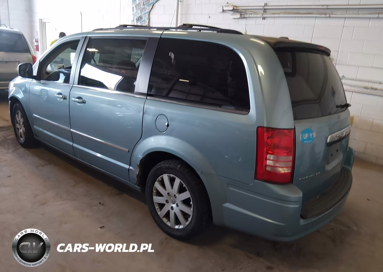 2010 Chrysler Town & Country Touring Plus VIN:2A4RR8D11AR496071 - 3