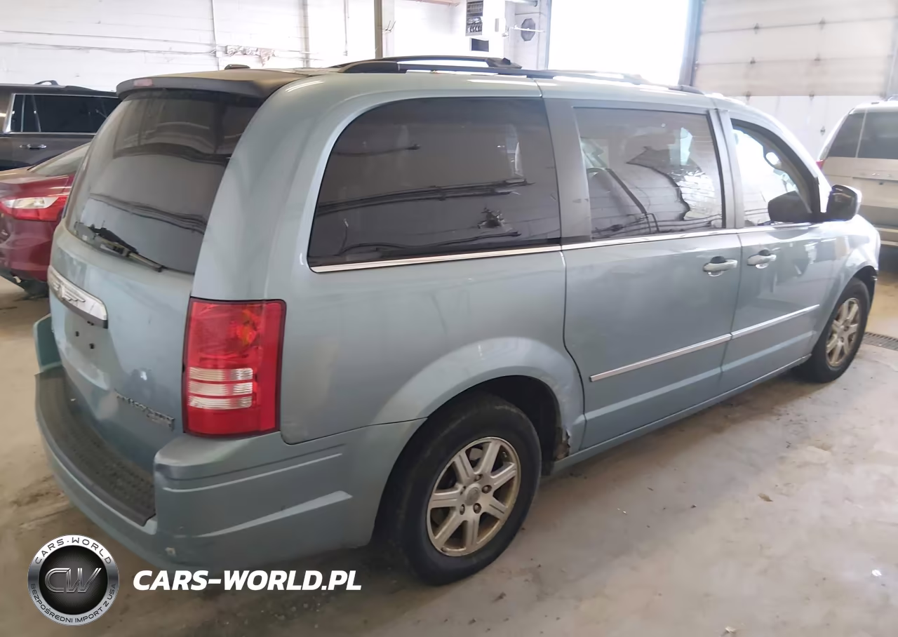 2010 Chrysler Town & Country Touring Plus VIN:2A4RR8D11AR496071 - 4