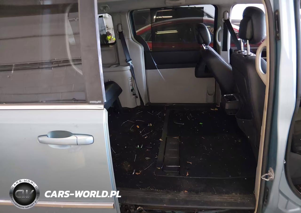 2010 Chrysler Town & Country Touring Plus VIN:2A4RR8D11AR496071 - 8