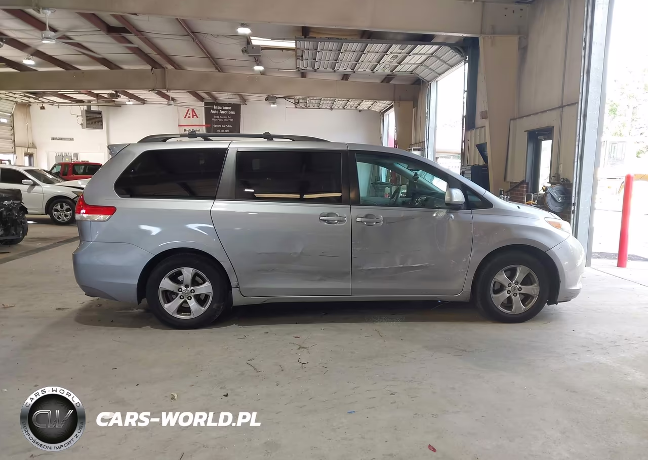2011 Toyota Sienna Le V6 VIN:5TDKK3DC4BS016159 - 13