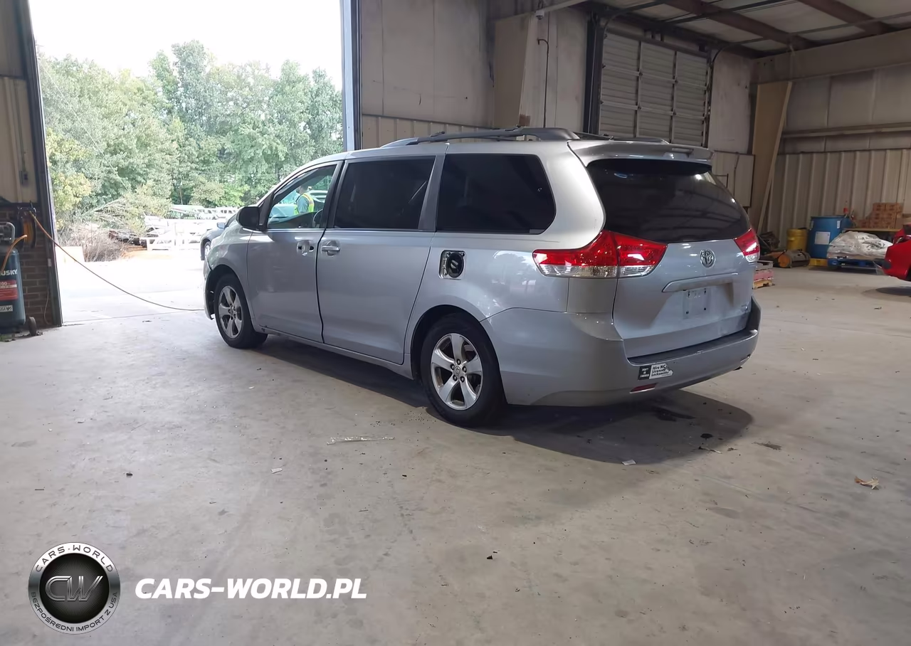 2011 Toyota Sienna Le V6 VIN:5TDKK3DC4BS016159 - 3