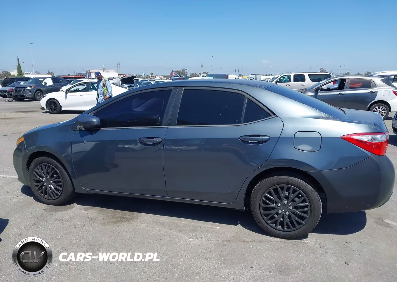 2015 Toyota Corolla Le VIN:5YFBURHEXFP186467 - 14