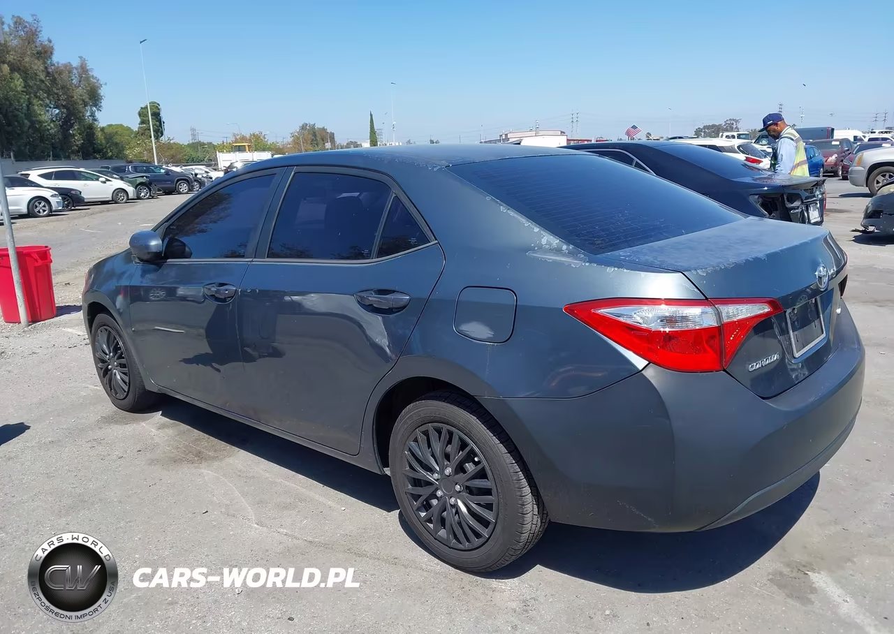 2015 Toyota Corolla Le VIN:5YFBURHEXFP186467 - 3