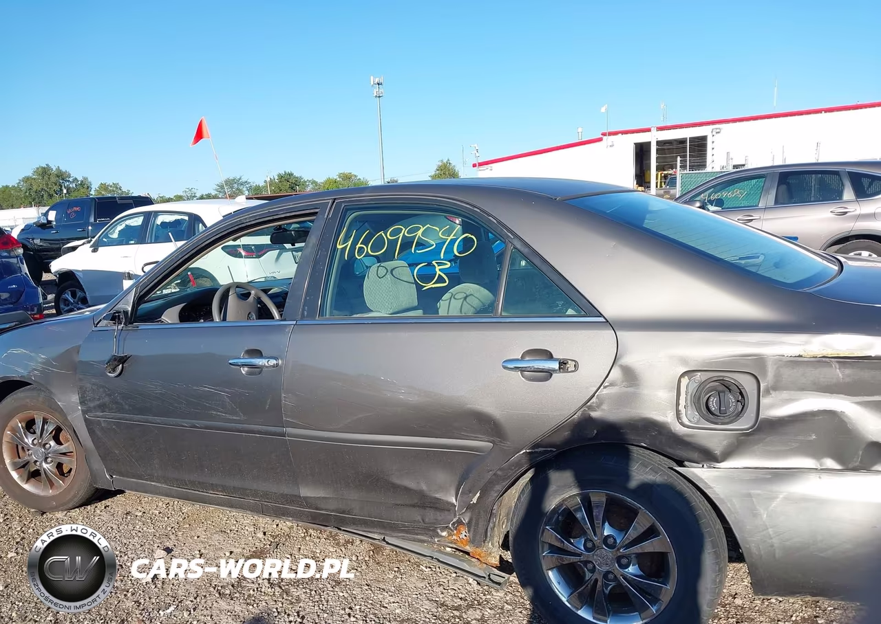 2003 Toyota Camry Le VIN:4T1BE32K83U714459 - 14