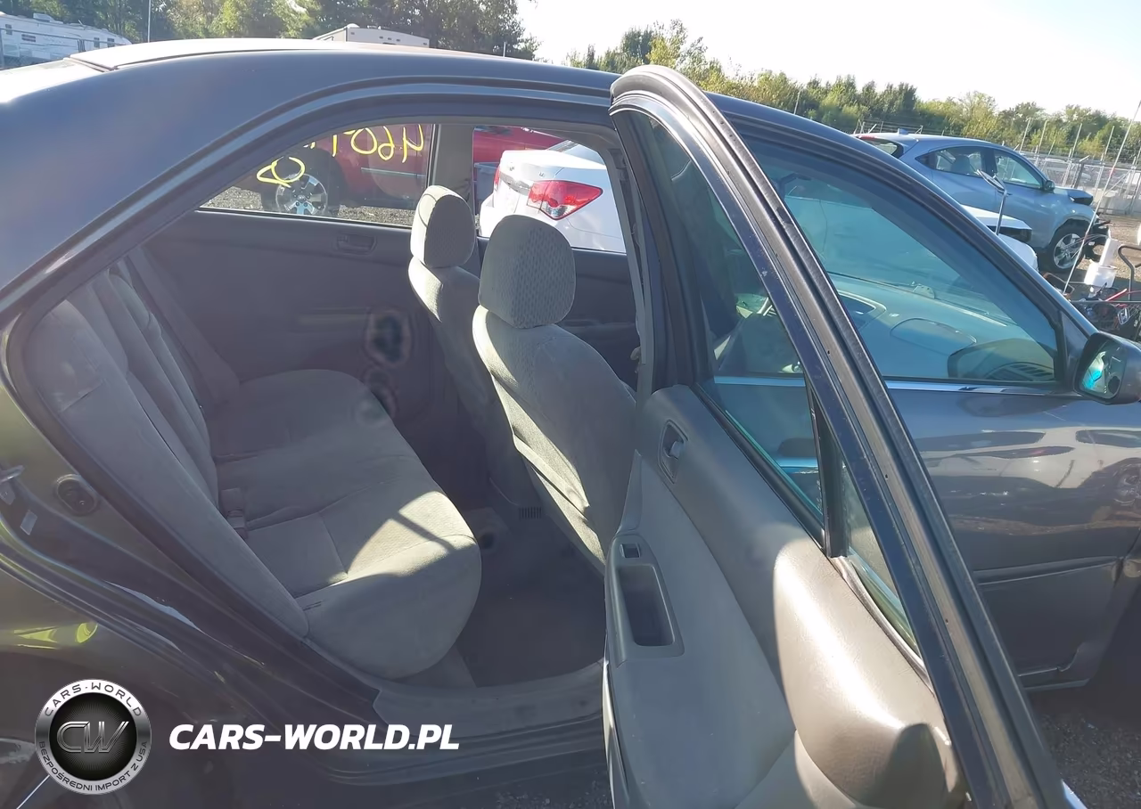 2003 Toyota Camry Le VIN:4T1BE32K83U714459 - 8