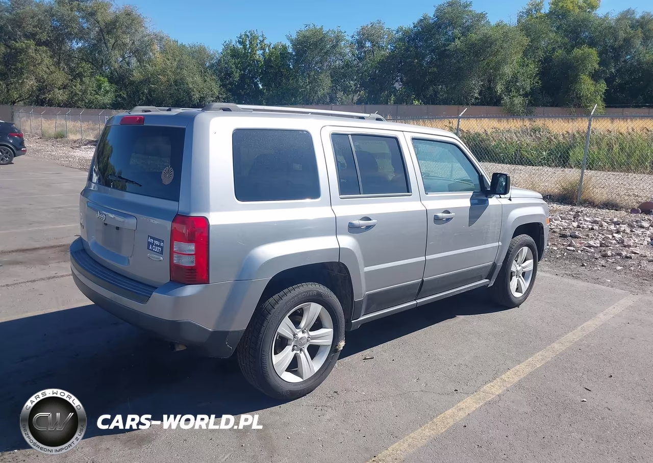 2016 Jeep Patriot Latitude VIN:1C4NJRFB9GD613849 - 4