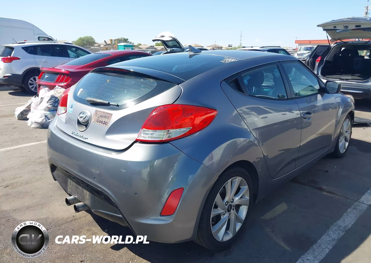 2016 Hyundai Veloster VIN:KMHTC6AD0GU274094 - 4