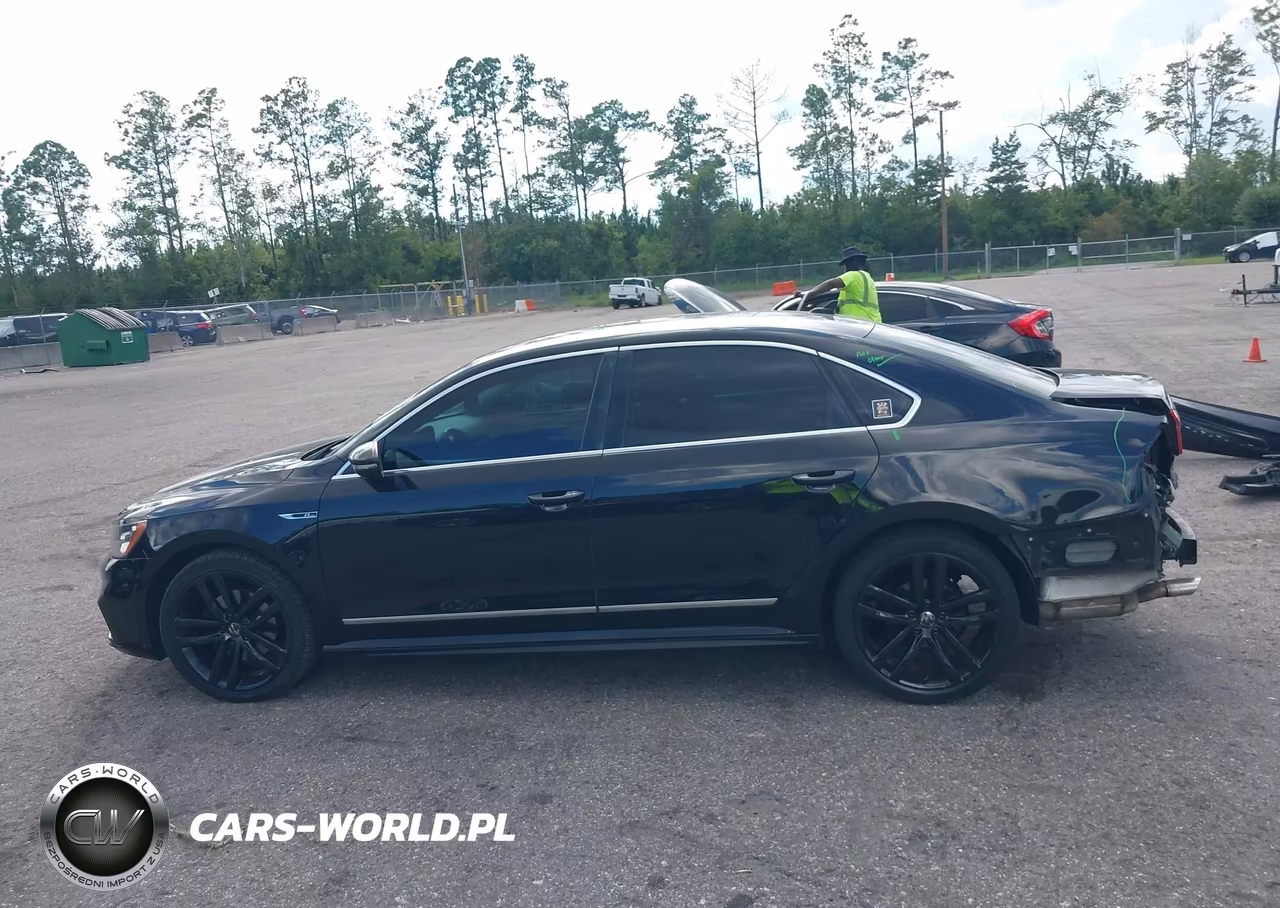 2017 Volkswagen Passat 1.8T R-Line VIN:1VWDT7A30HC011288 - 15