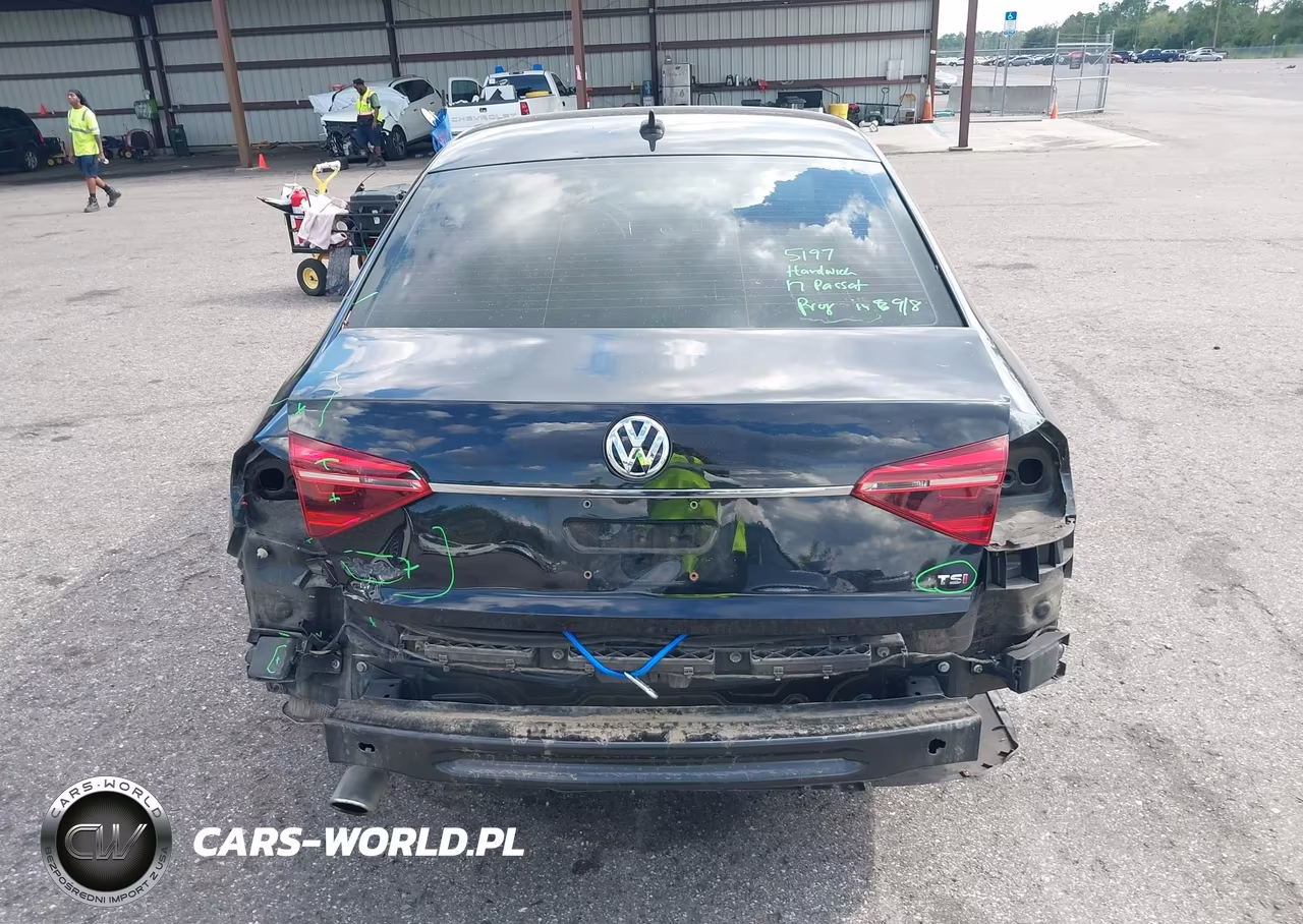 2017 Volkswagen Passat 1.8T R-Line VIN:1VWDT7A30HC011288 - 17