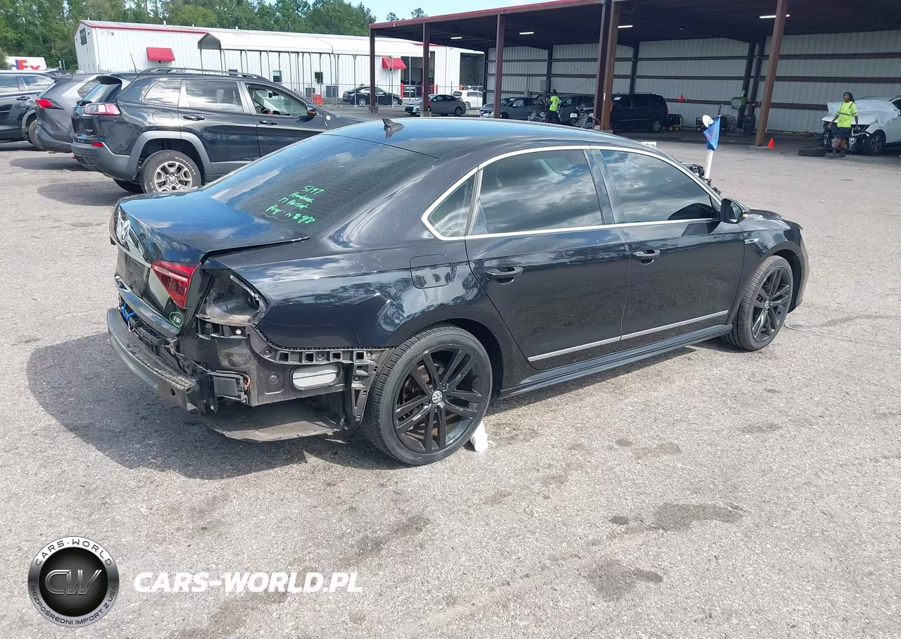 2017 Volkswagen Passat 1.8T R-Line VIN:1VWDT7A30HC011288 - 4