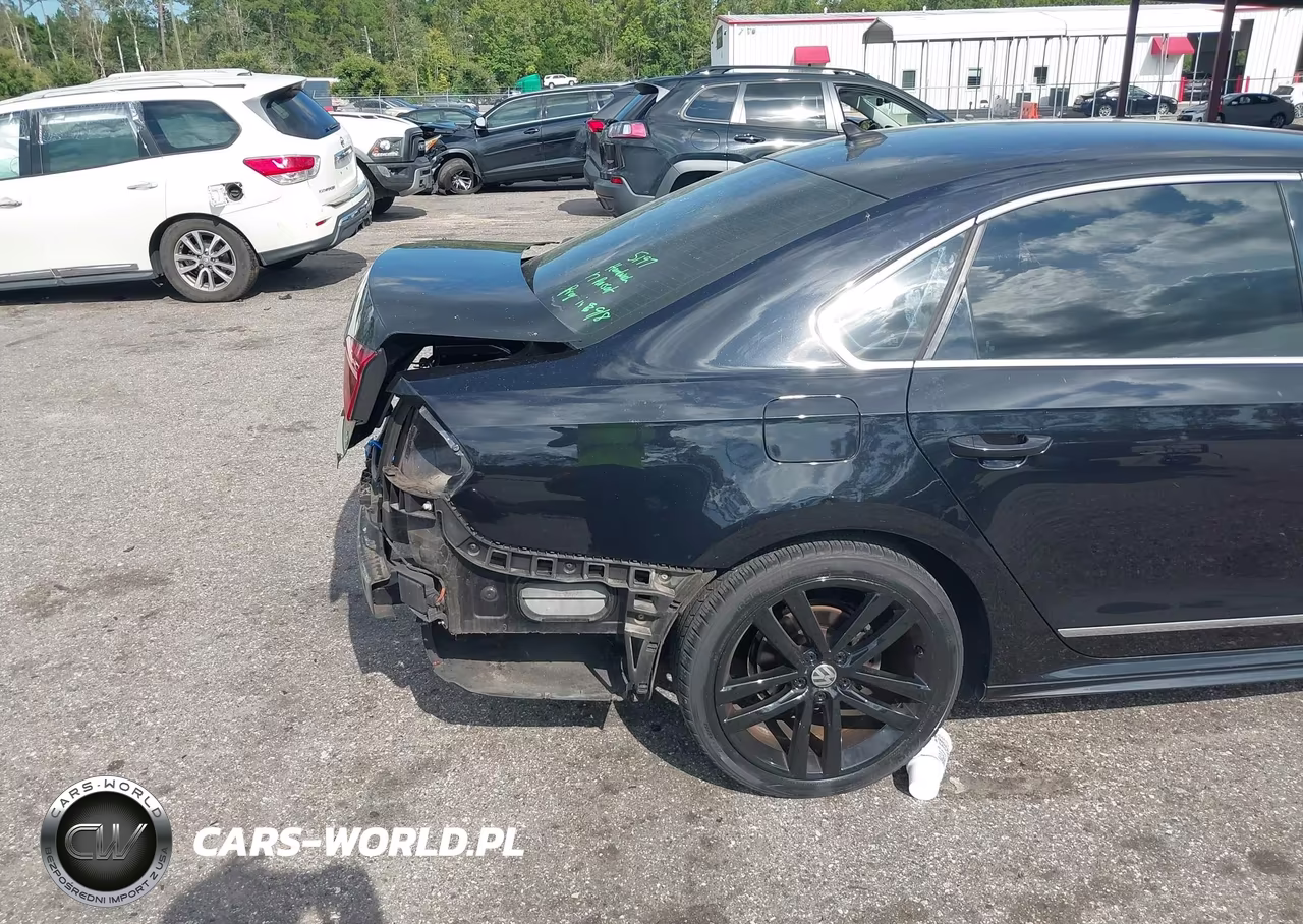 2017 Volkswagen Passat 1.8T R-Line VIN:1VWDT7A30HC011288 - 6