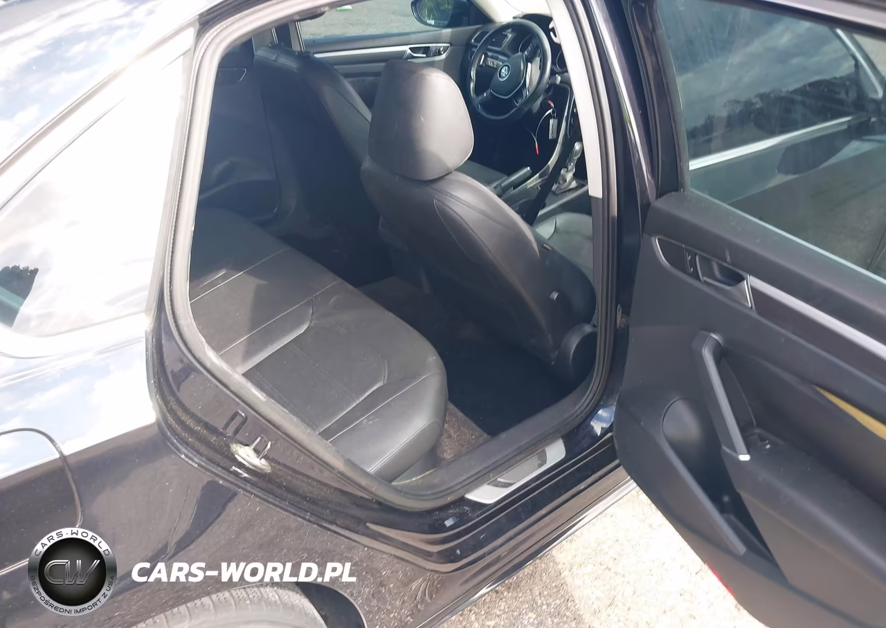2017 Volkswagen Passat 1.8T R-Line VIN:1VWDT7A30HC011288 - 8