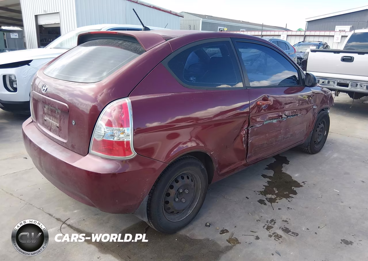 2007 Hyundai Accent Gs VIN:KMHCM36C77U024170 - 4
