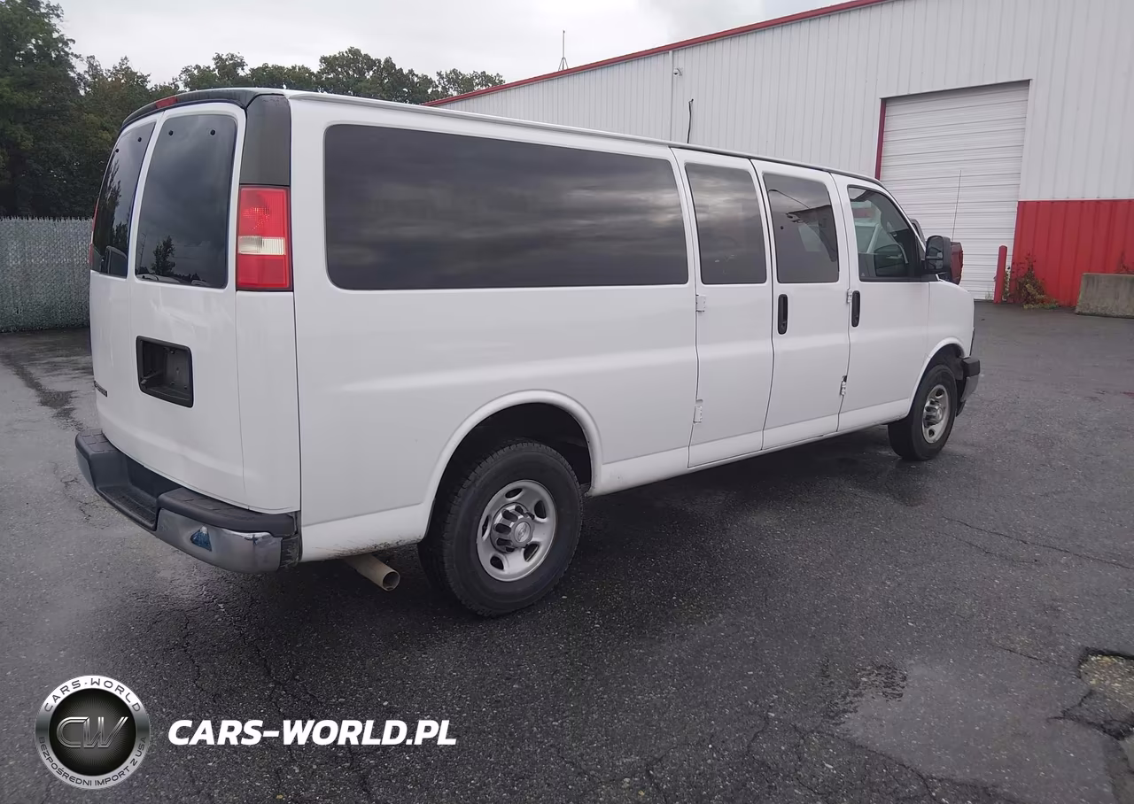 2018 Chevrolet Express 3500 Lt VIN:1GAZGPFG7J1300672 - 4