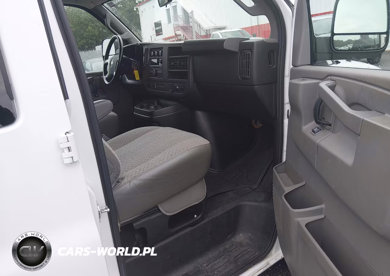 2018 Chevrolet Express 3500 Lt VIN:1GAZGPFG7J1300672 - 5