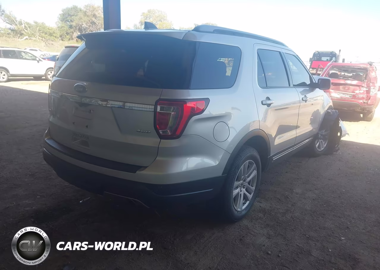 2018 Ford Explorer Xlt VIN:1FM5K8D82JGA13884 - 4