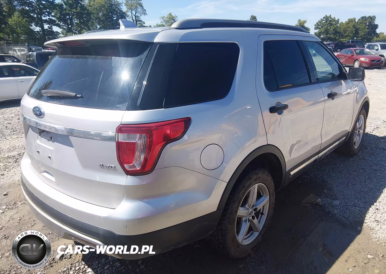 2017 Ford Explorer Xlt VIN:1FM5K8D8XHGC53128 - 4