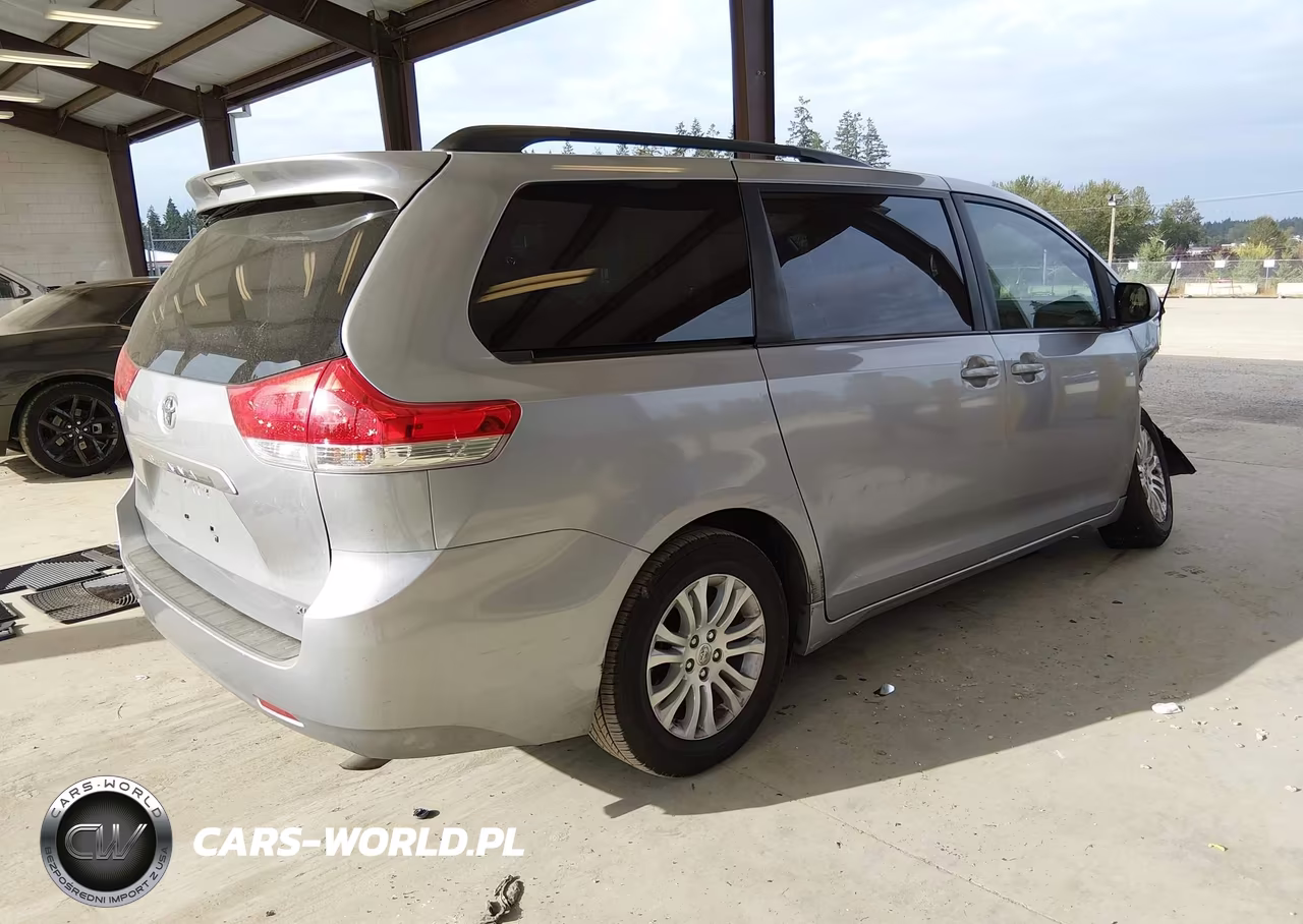 2013 Toyota Sienna Xle V6 8 Passenger VIN:5TDYK3DC3DS316174 - 4