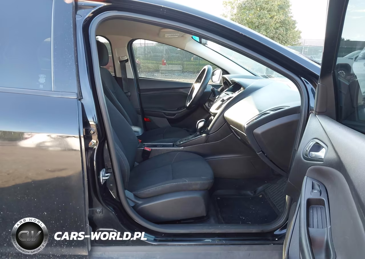 2016 Ford Focus Se VIN:1FADP3K21GL338647 - 5