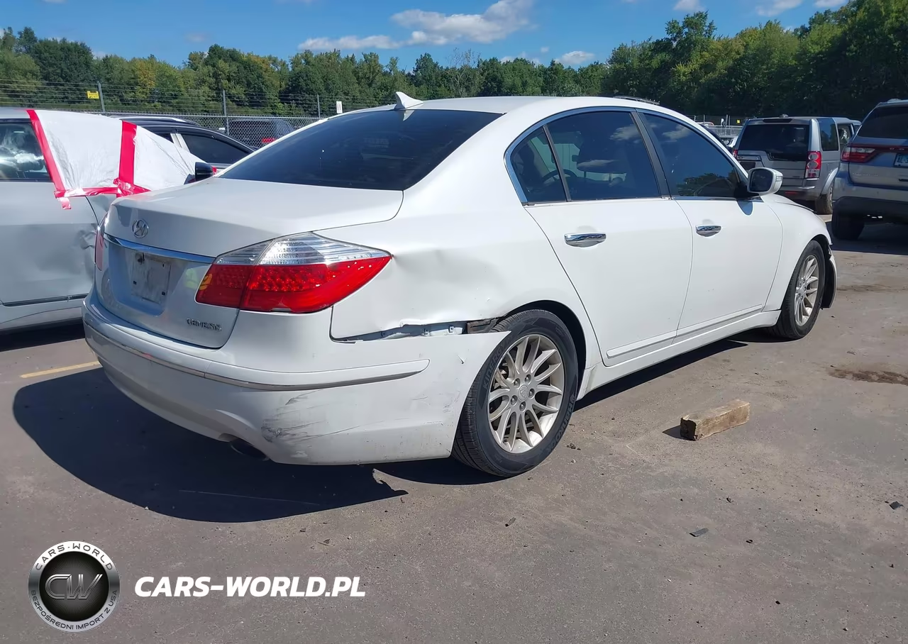 2011 Hyundai Genesis 3.8 VIN:KMHGC4DE0BU135344 - 4
