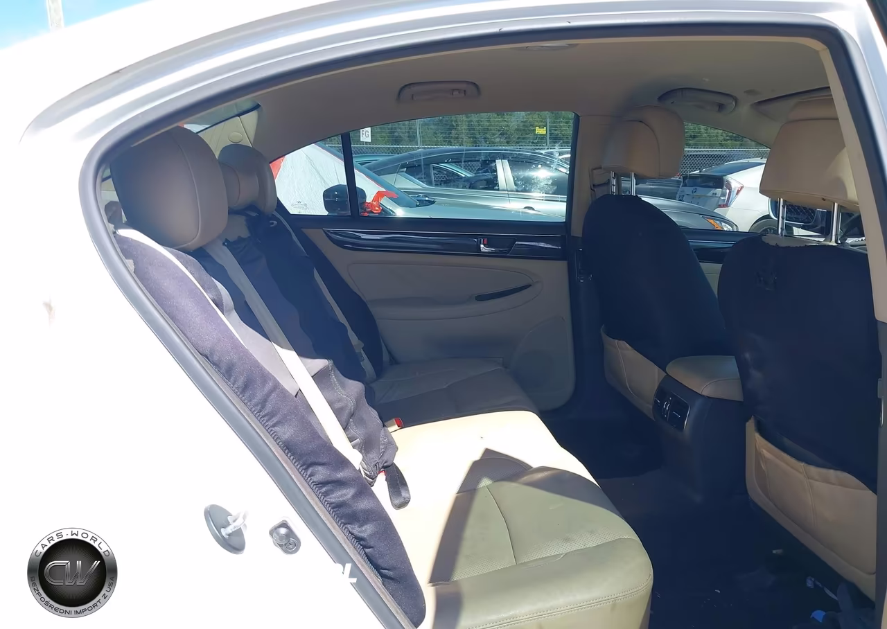 2011 Hyundai Genesis 3.8 VIN:KMHGC4DE0BU135344 - 8