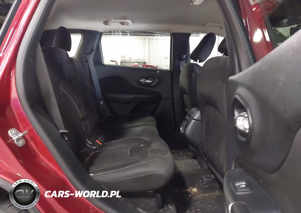 2015 Jeep Cherokee Latitude VIN:1C4PJMCB4FW744433 - 8
