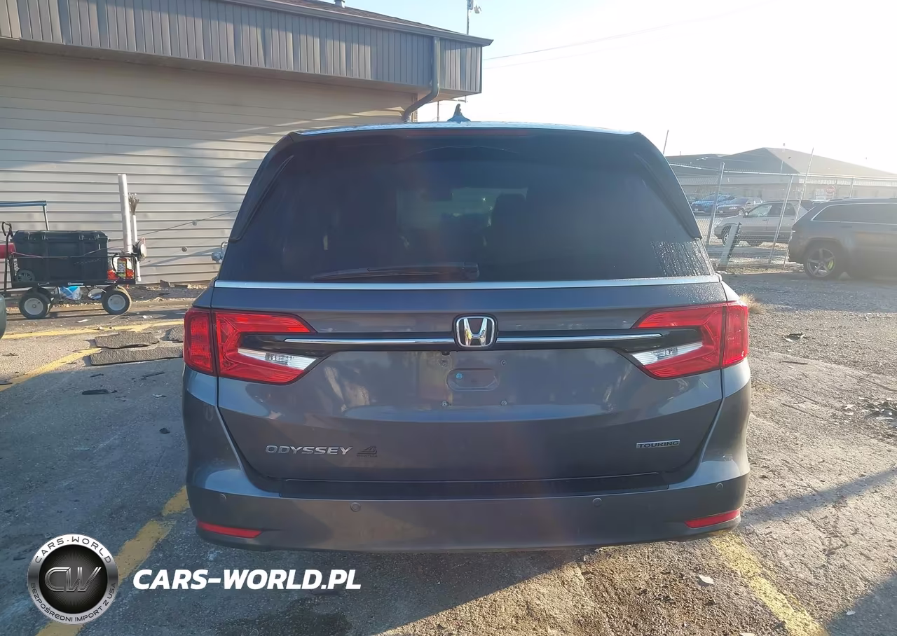 2023 Honda Odyssey Touring VIN:5FNRL6H83PB016782 - 17