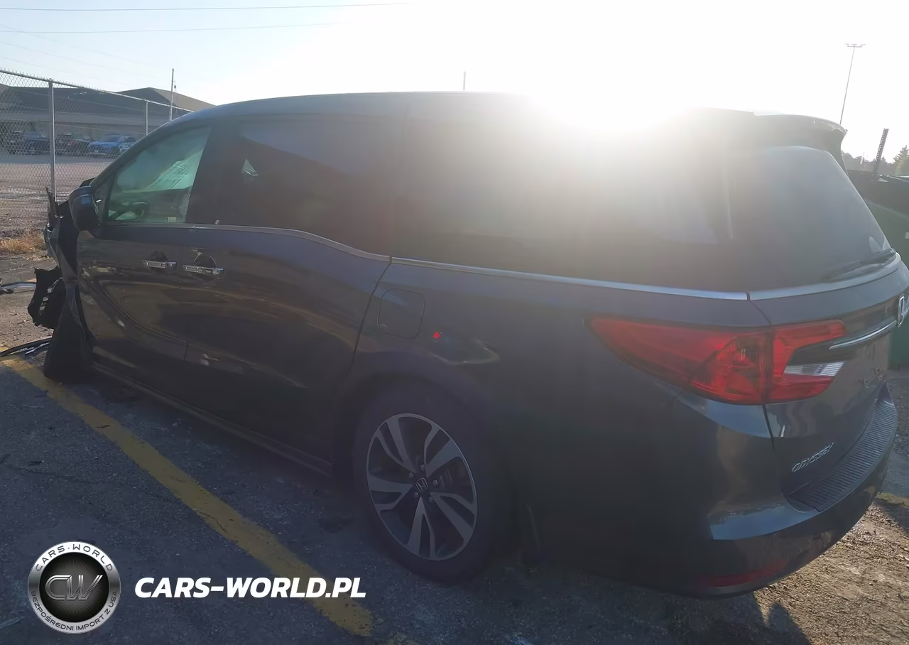 2023 Honda Odyssey Touring VIN:5FNRL6H83PB016782 - 3