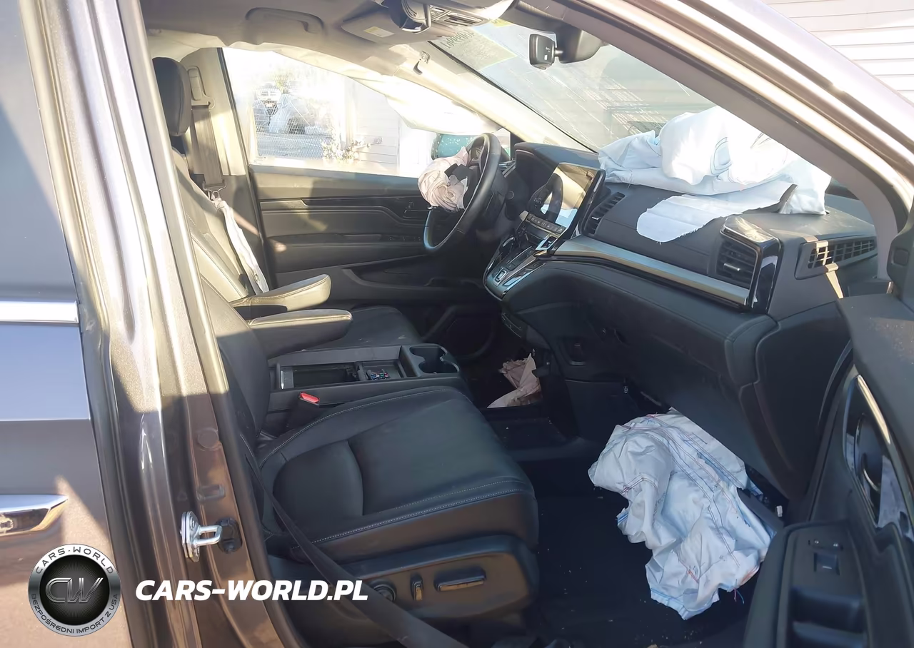2023 Honda Odyssey Touring VIN:5FNRL6H83PB016782 - 5