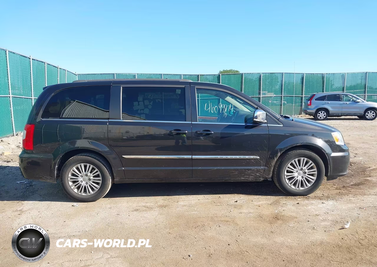 2015 Chrysler Town & Country Touring-L VIN:2C4RC1CG7FR639410 - 13