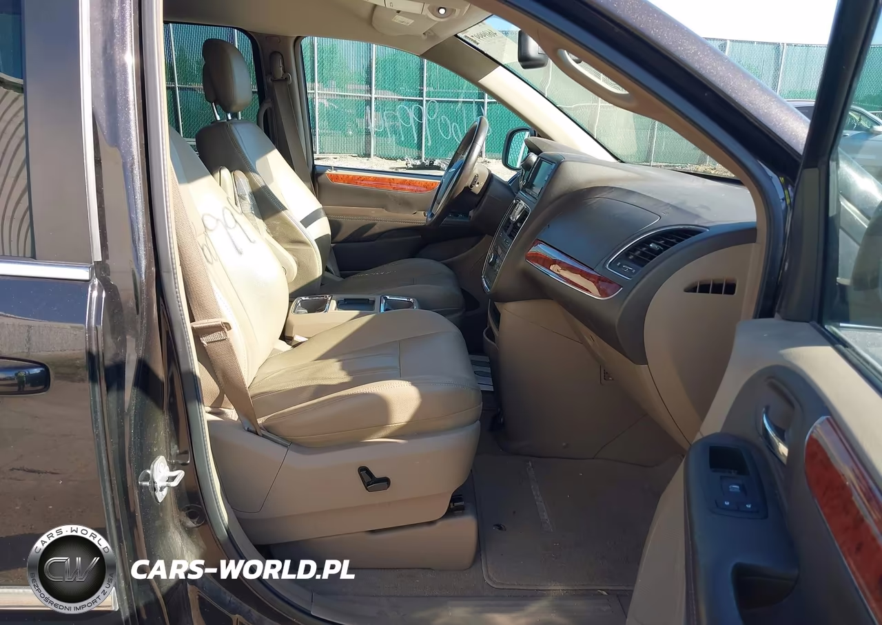2015 Chrysler Town & Country Touring-L VIN:2C4RC1CG7FR639410 - 5