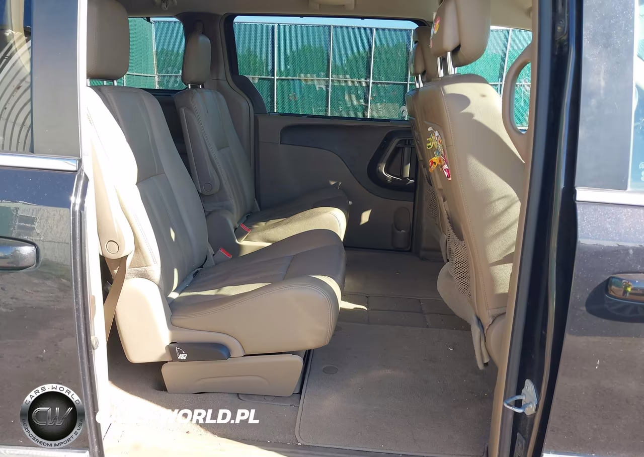 2015 Chrysler Town & Country Touring-L VIN:2C4RC1CG7FR639410 - 8
