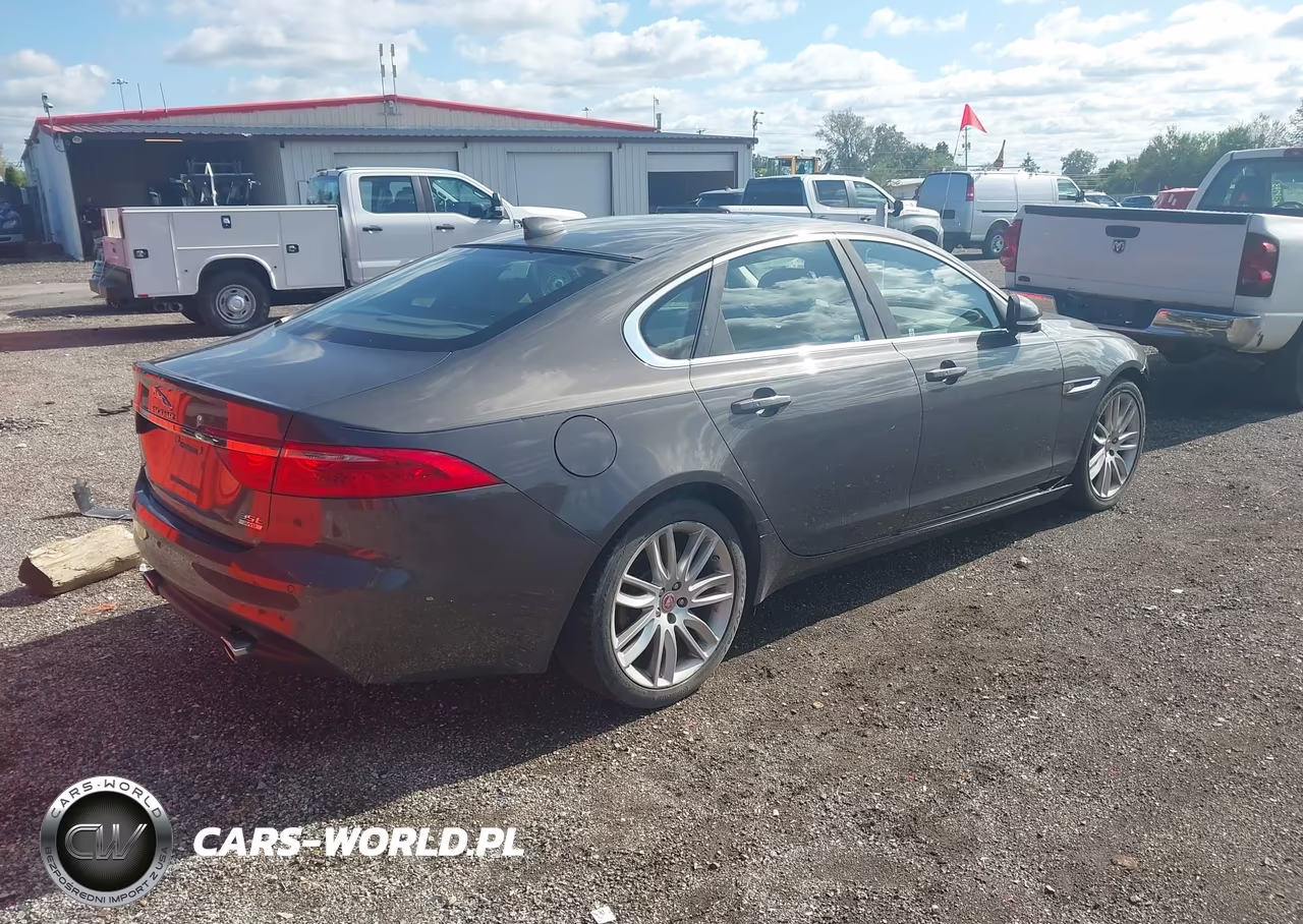 2016 Jaguar Xf 35T Prestige VIN:SAJBK4BV7GCY16152 - 4