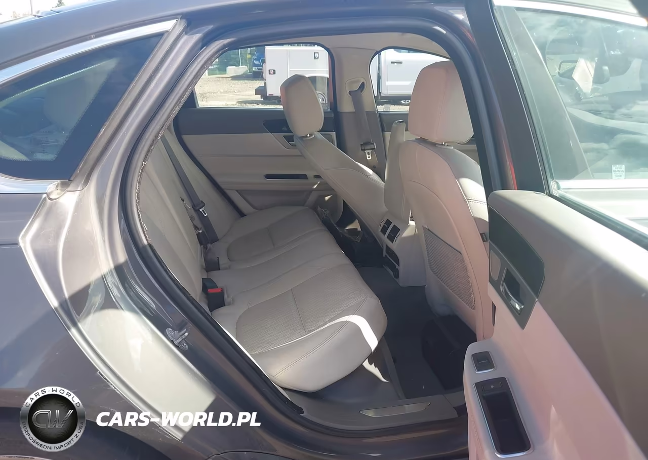 2016 Jaguar Xf 35T Prestige VIN:SAJBK4BV7GCY16152 - 8