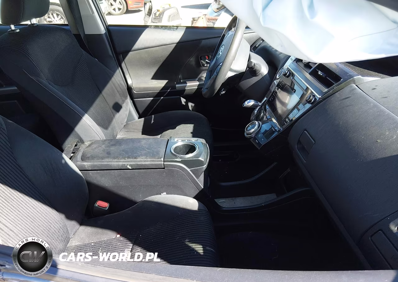 2015 Toyota Prius V Three VIN:JTDZN3EU8FJ034745 - 5