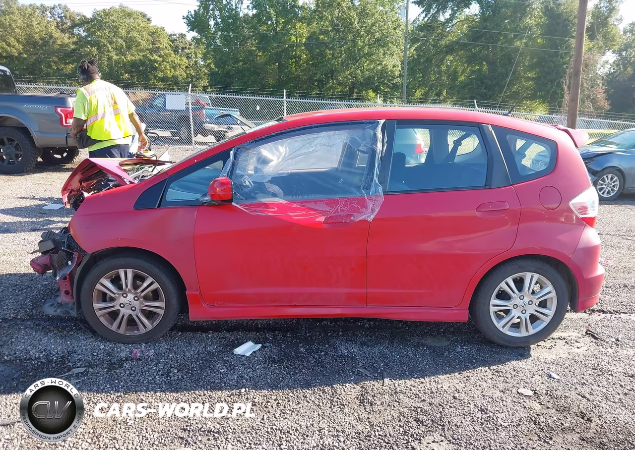2010 Honda Fit Sport VIN:JHMGE8H62AC031840 - 15