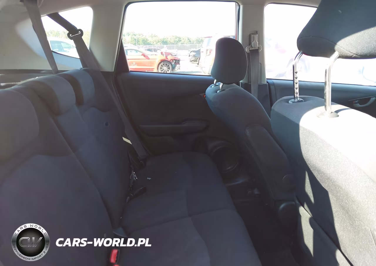 2010 Honda Fit Sport VIN:JHMGE8H62AC031840 - 8