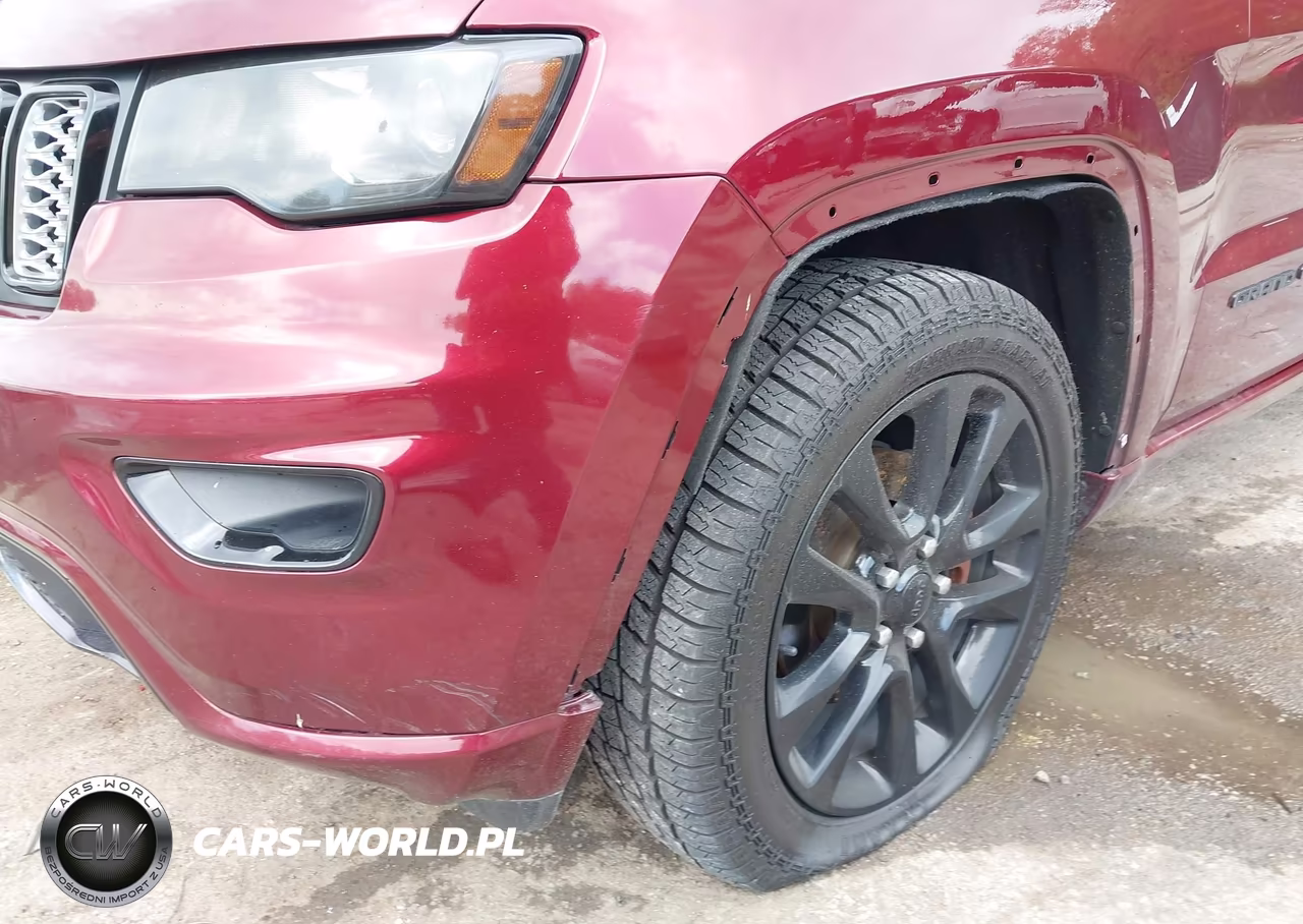 2018 Jeep Grand Cherokee Altitude 4X2 VIN:1C4RJEAGXJC443107 - 17