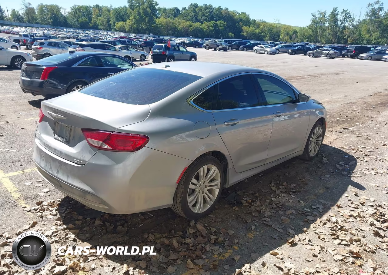 2015 Chrysler 200 Limited VIN:1C3CCCAB3FN682149 - 4