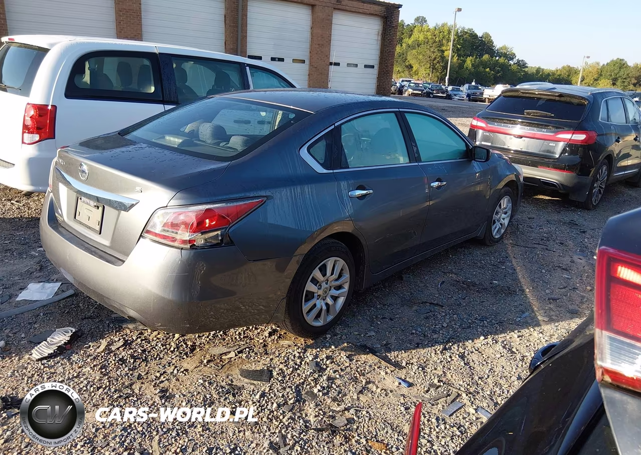 2015 Nissan Altima 2.5 S VIN:1N4AL3AP1FN376880 - 4