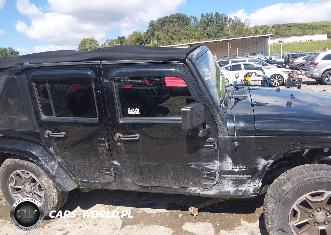 2017 Jeep Wrangler Unlimited Sahara VIN:1C4BJWEG2HL622284 - 13