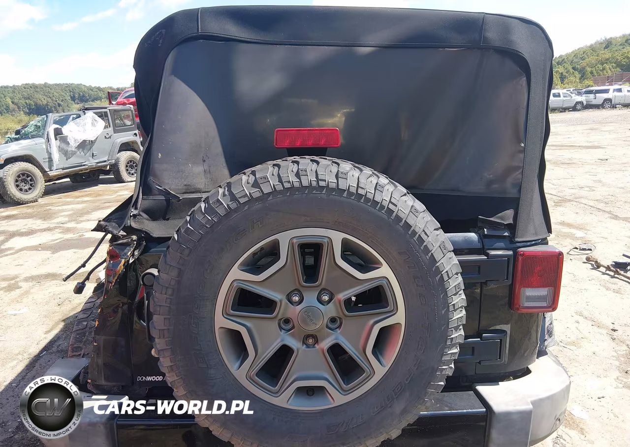 2017 Jeep Wrangler Unlimited Sahara VIN:1C4BJWEG2HL622284 - 16